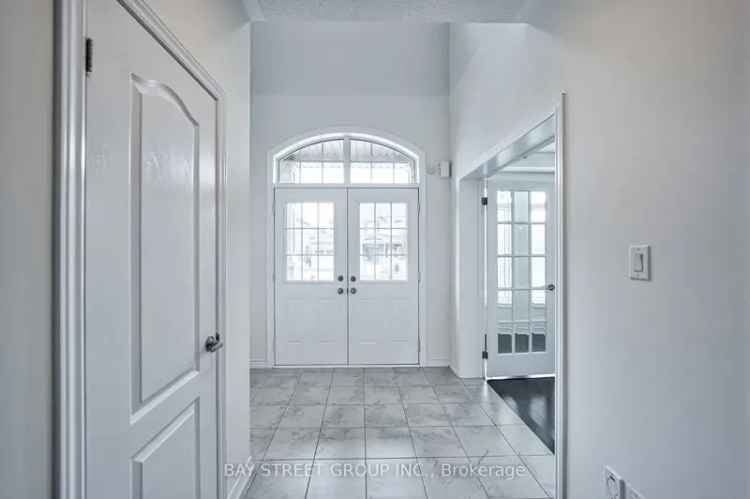 4 BR 3.5 Bath Home in Barrie  3200+ Sqft