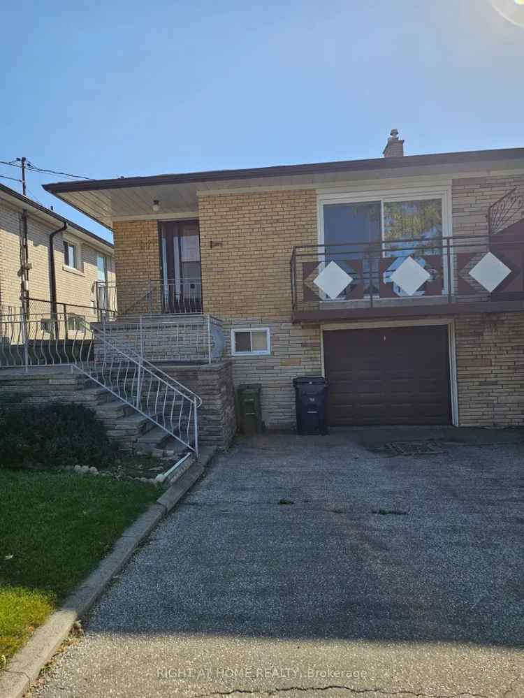 House For Sale in Toronto, Ontario