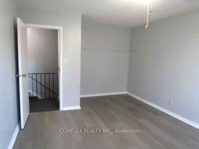 Townhouse For Sale in Oshawa, Ontario