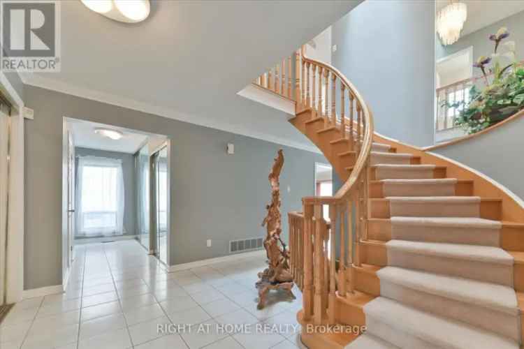 4+1 Bedroom Home Near Finch Subway North York