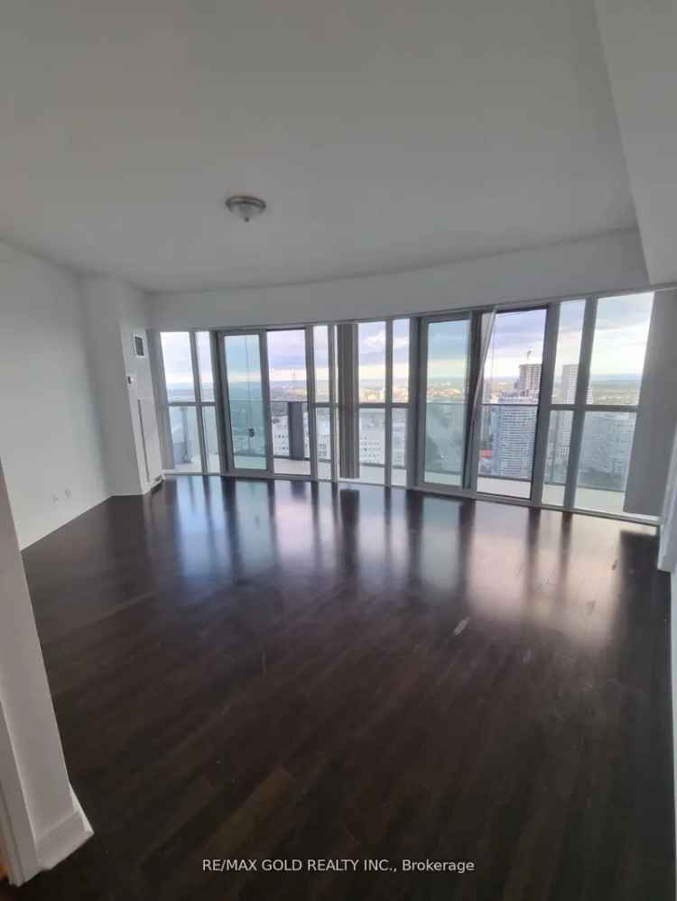 Million Dollar View Luxury Condo with Amazing Amenities