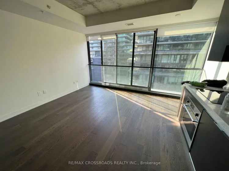 King West Condo: Sunlit Open Concept Unit with 24 Hour Security