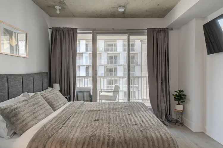 Furnished Studio in ESTWEST Towers - Downtown Living