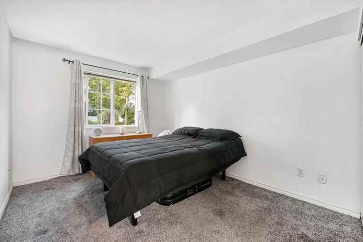 Condo For Sale in Surrey, British Columbia