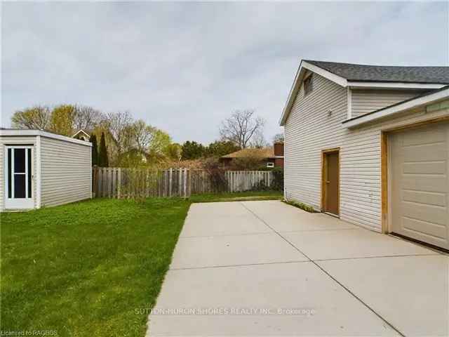 House For Sale in Southampton, Ontario