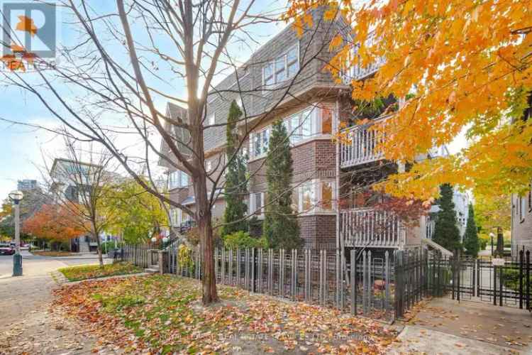 King West 3-Bedroom Townhouse 1689 sq ft