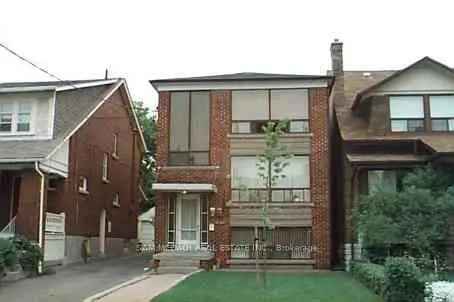 House For Sale in Toronto, Ontario