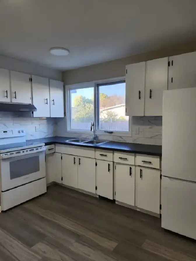 Renovated 2-Story House for Rent in the Maples