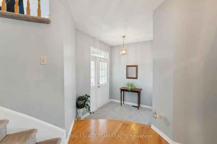 Family Home 3 Bed 2.5 Bath Double Garage South Facing Backyard