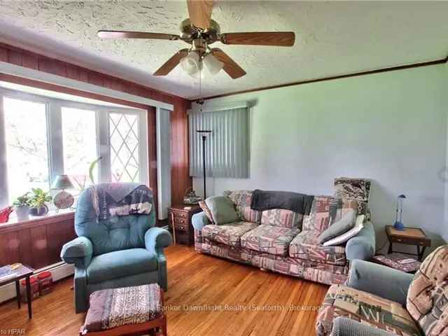 House For Sale in Thames Centre, Ontario