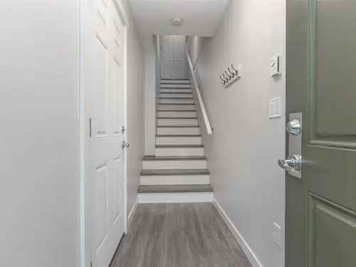 Willoughby Townhouse For Sale 2 Beds 2 Baths 3 Parking