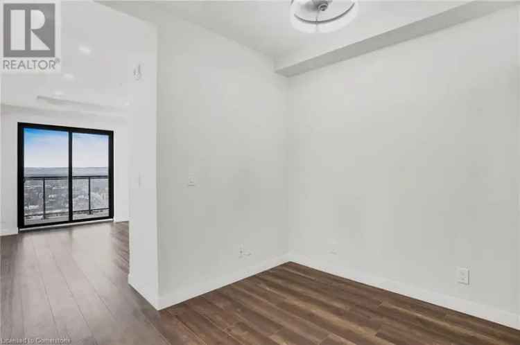 West Hamilton Modern Studio Condo Near McMaster University