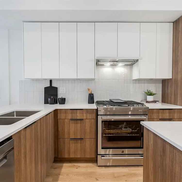 Townhouse for Sale 3 Bed 2.5 Bath Modern Kitchen