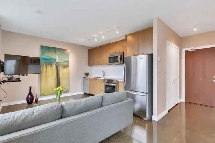 Luxury 1-Bedroom Loft Condo in Trendy V6A