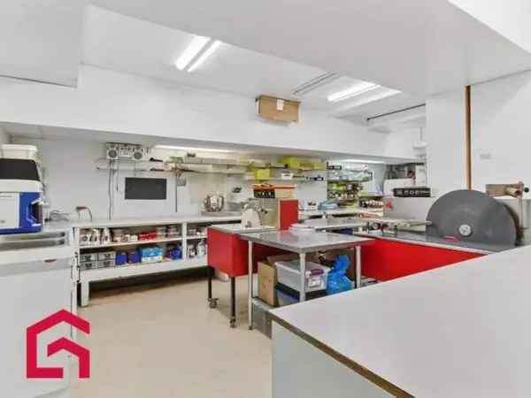Chocolatier Giroux for Sale in Valleyfield