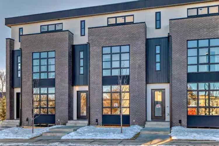 Luxury Altadore Townhome: 4 Beds, Rooftop Patio, Smart Home Features