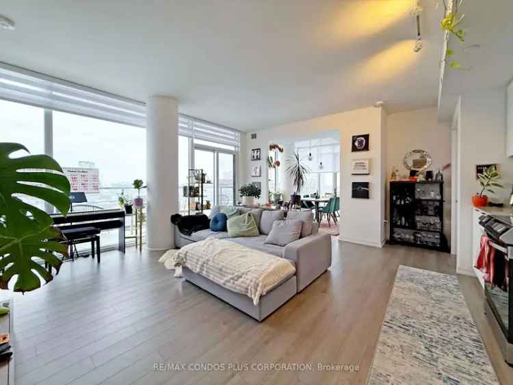 Buy 2 Bedroom Condo in Downtown Toronto with Stunning City Views