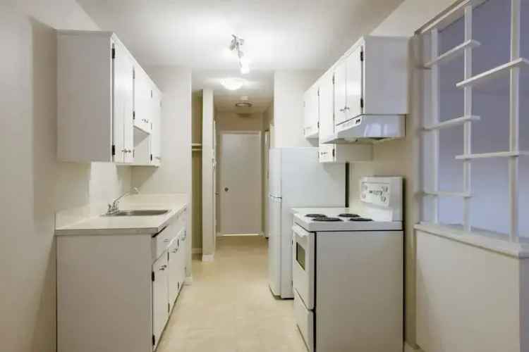 Rent Apartment Squire Manor Edmonton Spacious Suites Pet-Friendly