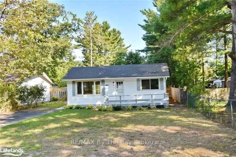 Wasaga Beach Cottage: 2-Bedroom Retreat Near Family Beach Area