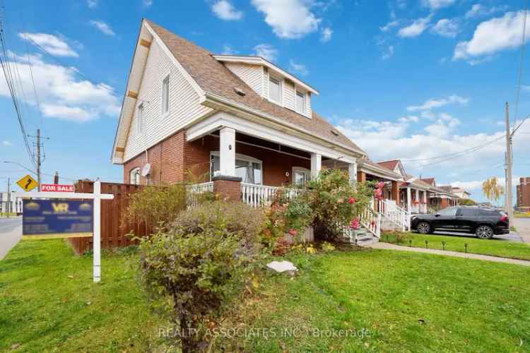 House For Sale in Hamilton, Ontario