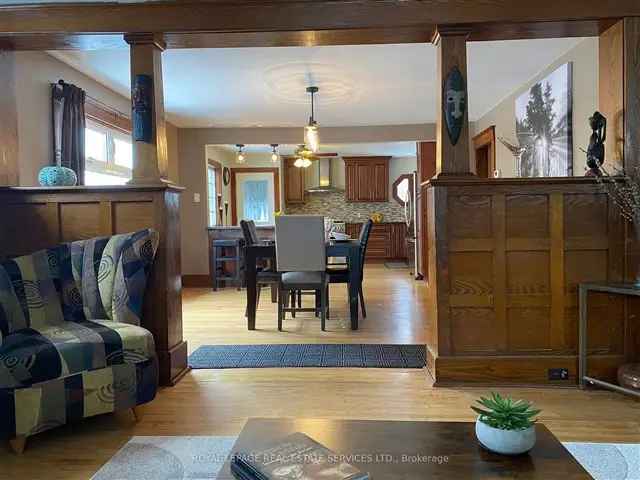 Stunning Craftsman Home Near Niagara River