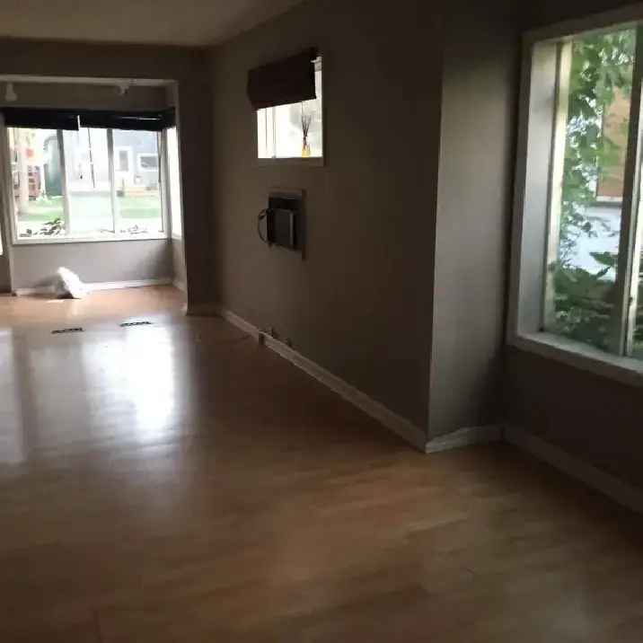 Cute house for rent in St Vital !