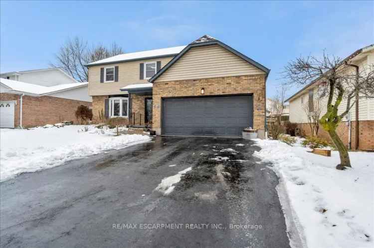 Grimsby Beach Family Home: Spacious 3 2 Baths Saltwater Pool