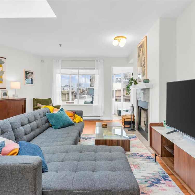 Penthouse for Sale South Granville 2 Bed 2 Bath