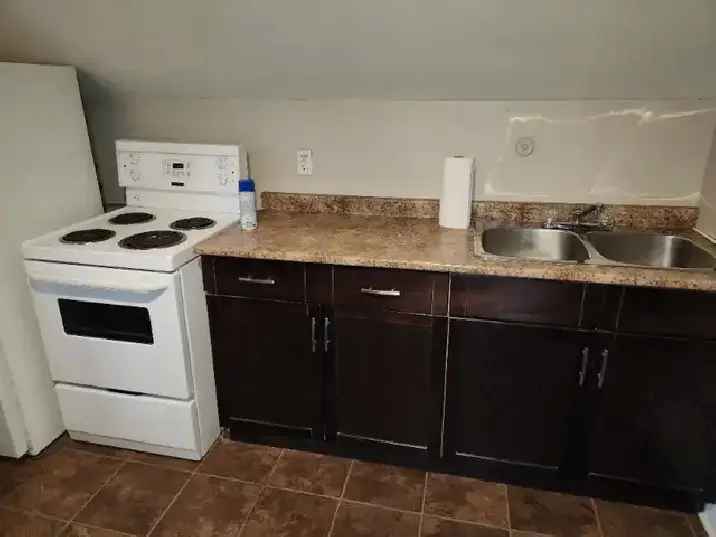 Rent 1 Bedroom Upper Duplex in East Kildonan with Great Features