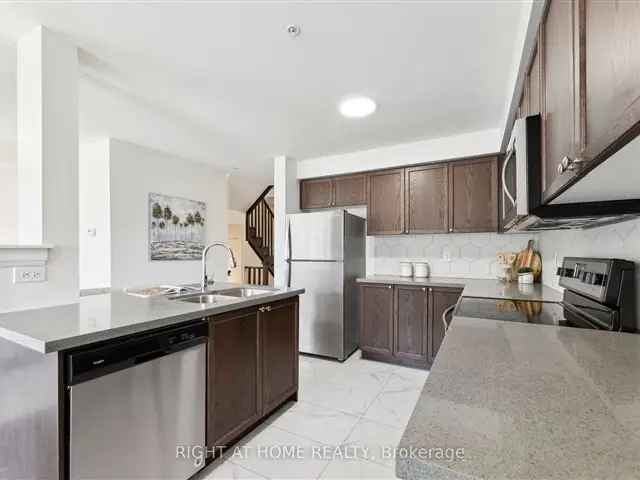 Downtown Whitby Modern 3-Bedroom Townhouse