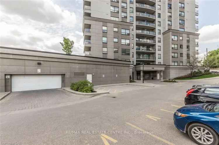 Modern 1 Bedroom Waterfront Condo with 2 Parking Spots in Cambridge