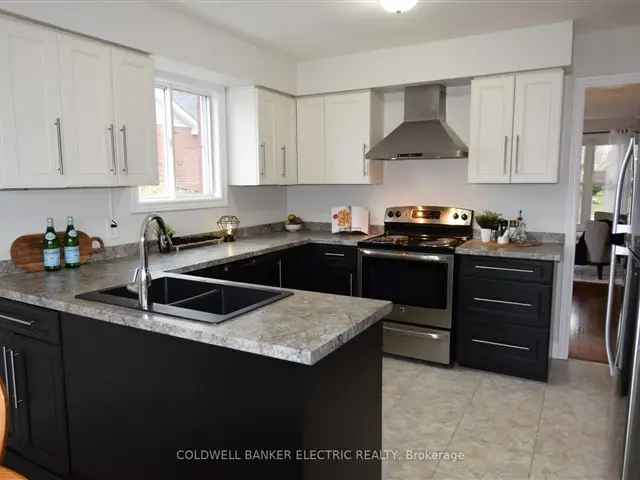 West End Bungalow 3 Bed 2.5 Bath Double Garage Updated Kitchen