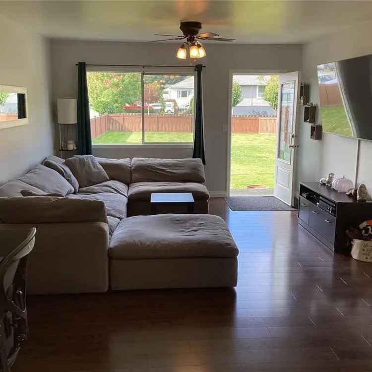 2 Bedroom House with Office Near Park - Updated Electrical