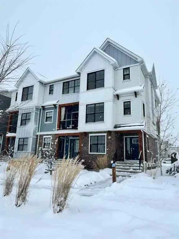 Townhouse For Rent in Calgary, Alberta