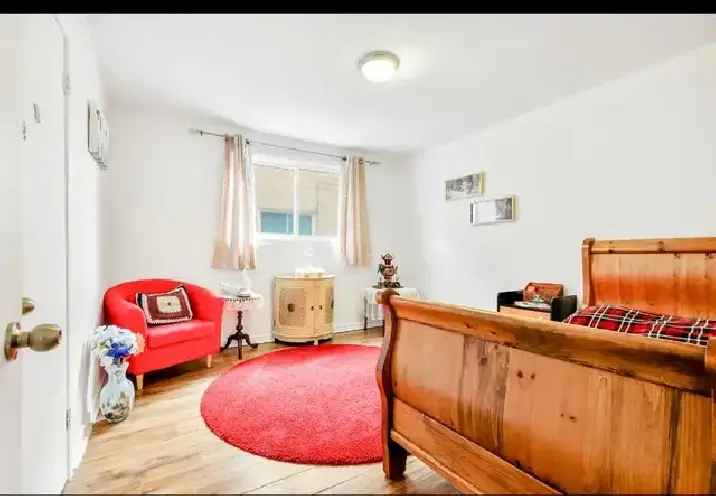 Best location room for rent ( January )