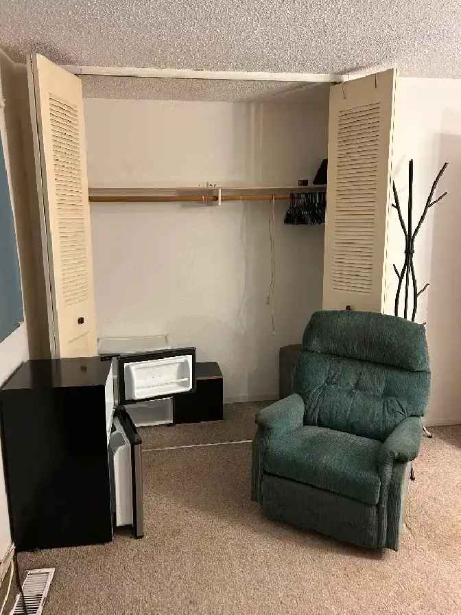 Room for rent in Parkland village with utilities included