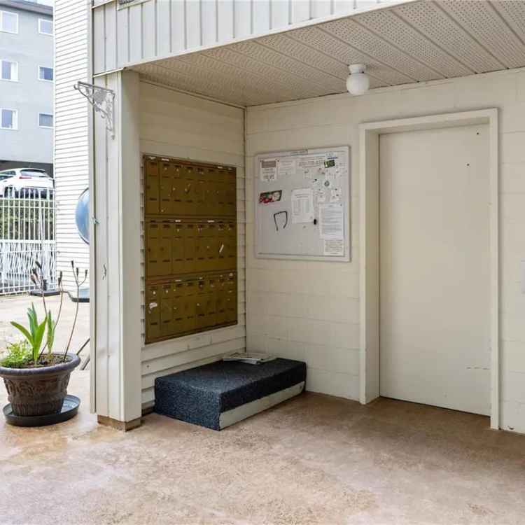 Nanaimo Condo for Sale: 2 Bed 1 Bath with Island Views