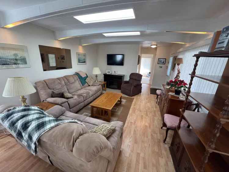 SEA RIDGE BAY 2br 2 bath Home with Private Deck and Workshop