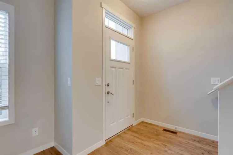 Duplex For Rent in Calgary, Alberta