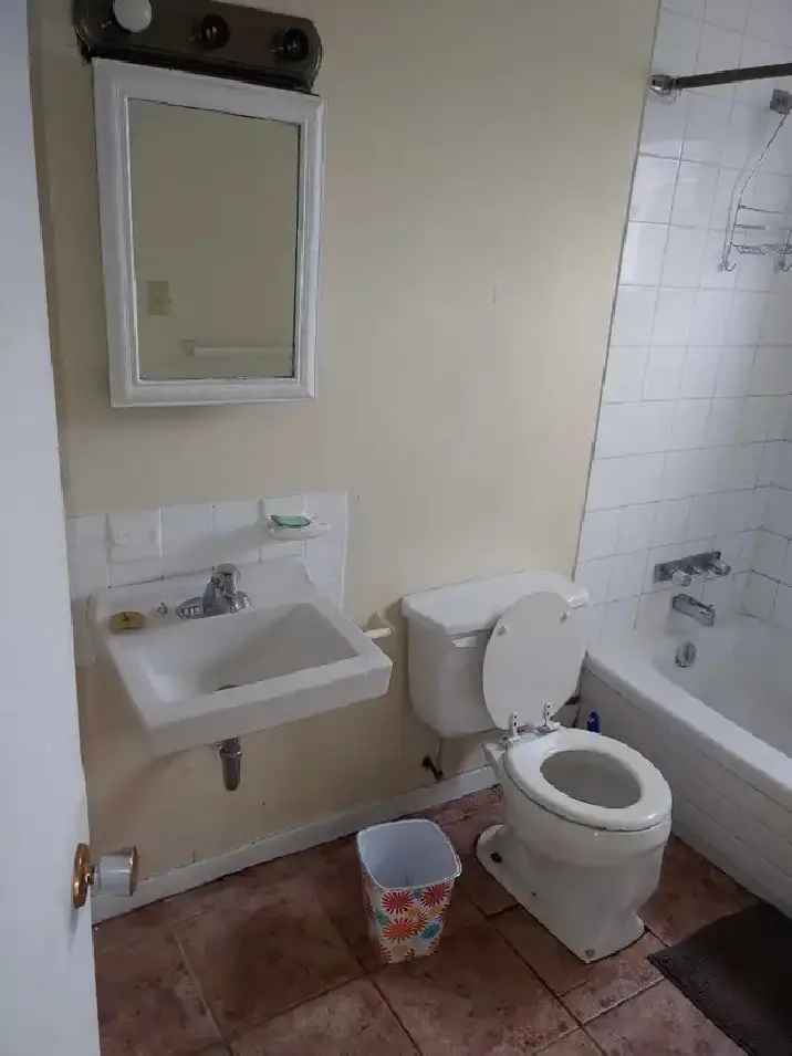 Small Room for Rent