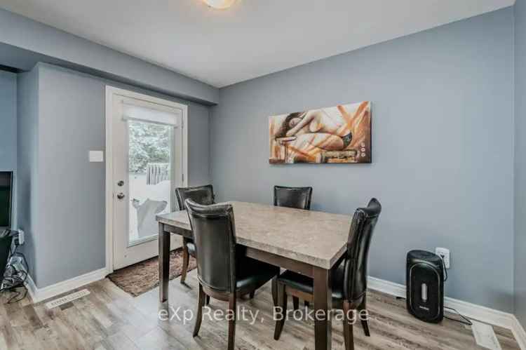 Guelph Freehold Townhouse 3 Bed 25 Bath Near Amenities