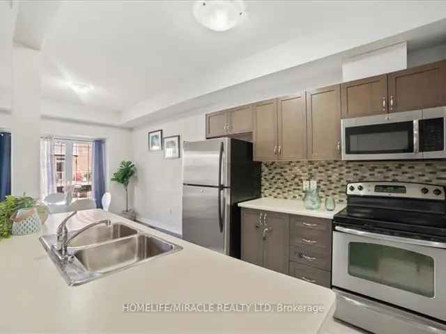 2-Bedroom Townhouse in South Burlington - Modern Living