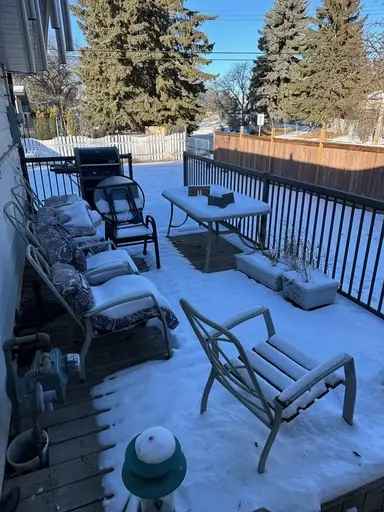Sherwood Park Main Floor 3 Bed 2 Bath - Renovated