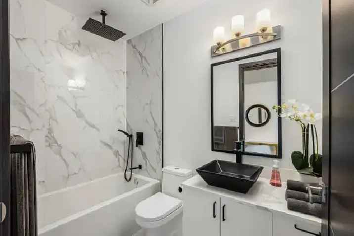 Explore Elegant Living in Barrhaven's 1-Bedroom   Den! $2475