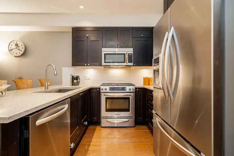 Condo For Sale in Surrey, British Columbia