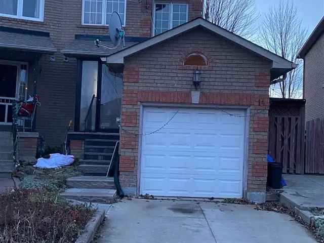 3 Bed 4 Bath Townhouse in Bolton - Finished Basement & Patio