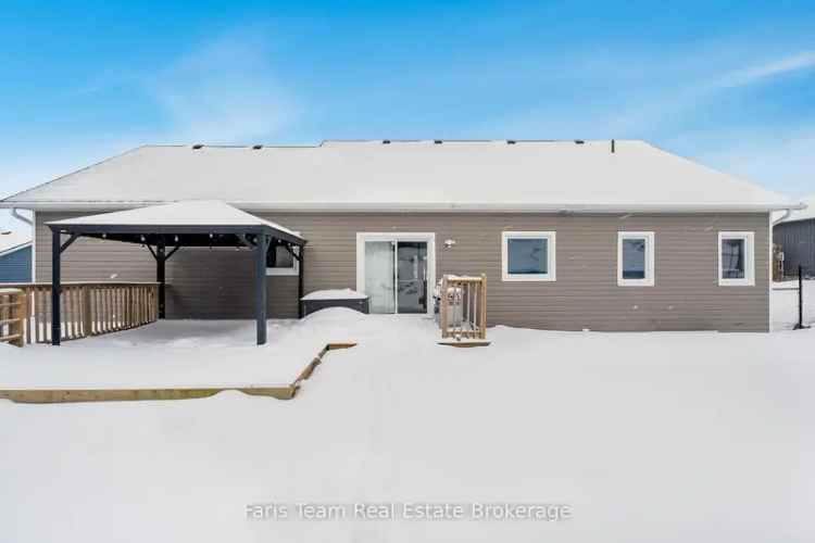 Family Home near Lafontaine Beach 3 1 Bedrooms Finished Basement