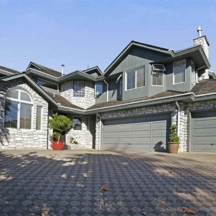 Dundarave Family Home Near Ambleside Beach Hot Tub Gourmet Kitchen