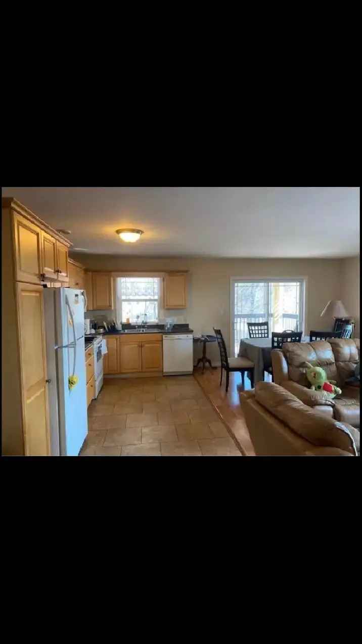 Furnished 2 Bedroom Apartment University Ave