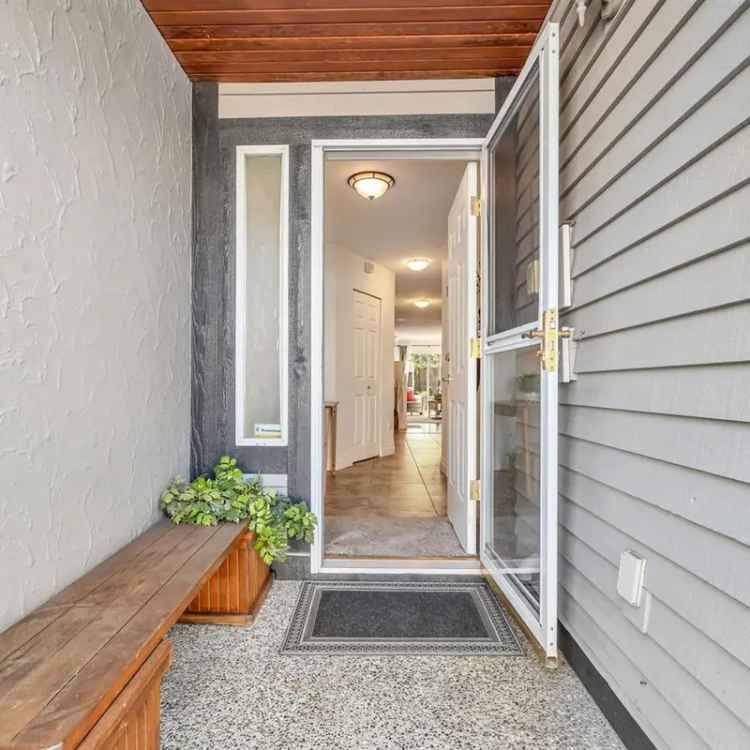South Surrey Townhouse for Sale - Family Friendly, Updated, Spacious